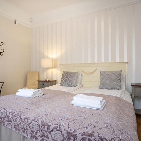 Dream Stay - Historical 3-Bedroom Apartment With Sauna & Fireplace Tallinn Exterior photo