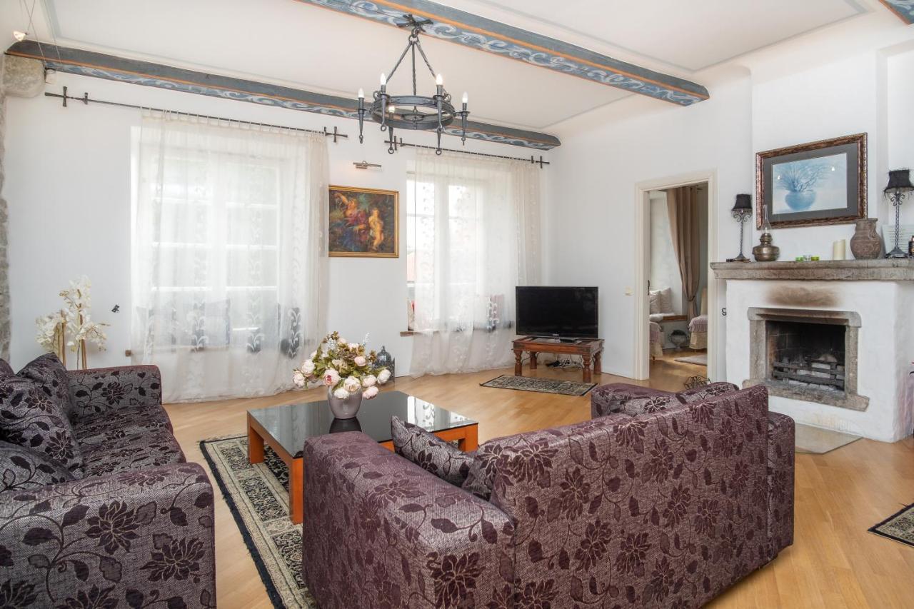 Dream Stay - Historical 3-Bedroom Apartment With Sauna & Fireplace Tallinn Exterior photo